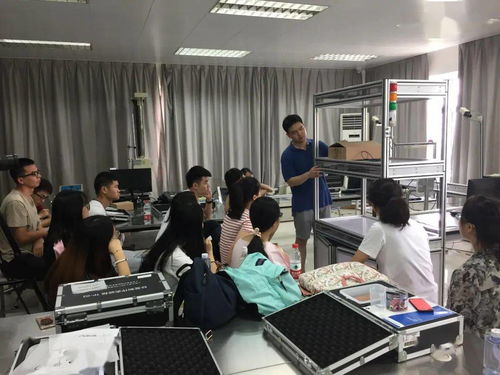 上海版專獲批開設(shè)全國首批人工智能技術(shù)服務(wù)專業(yè)，引領(lǐng)職業(yè)教育新篇章